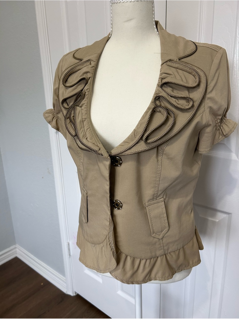 Alberto Makali Size 10 Tan Ruffle Zip Trim Jacket Leopard Lining Made USA